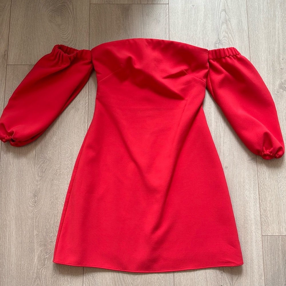 Likely dress from Revolve. Worn once for a wedding! Excellent condition.